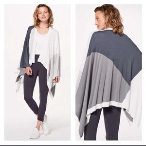 Excellent !! Stylish Colorblock Poncho lululemon hatha wraps grey white